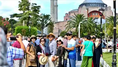 Türkiye'ye 50 Milyonu Aşkın Turist Akını!