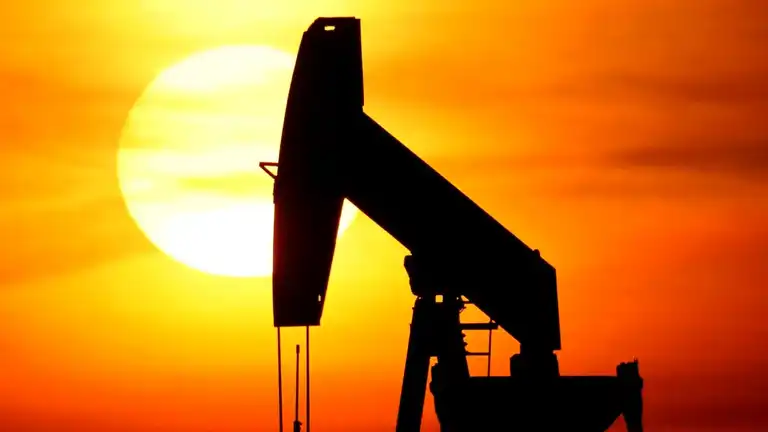Petrol Fiyatları Düşüşte: OPEC+ Üretim Artışı Etkili Oldu